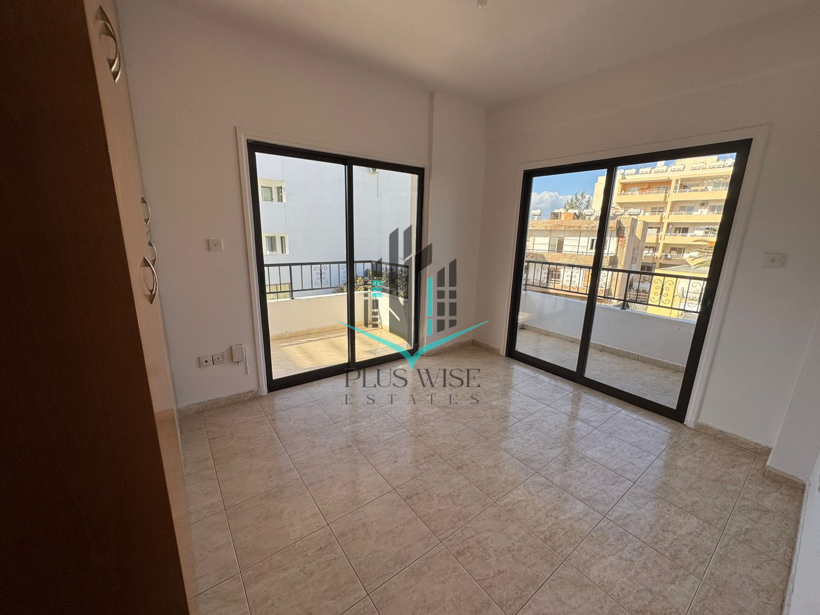 Apartment in Larnaca Marina - Image 4
