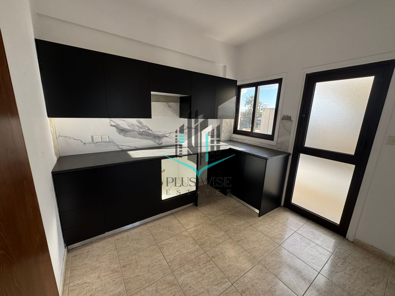 Apartment in Larnaca Marina - Image 3