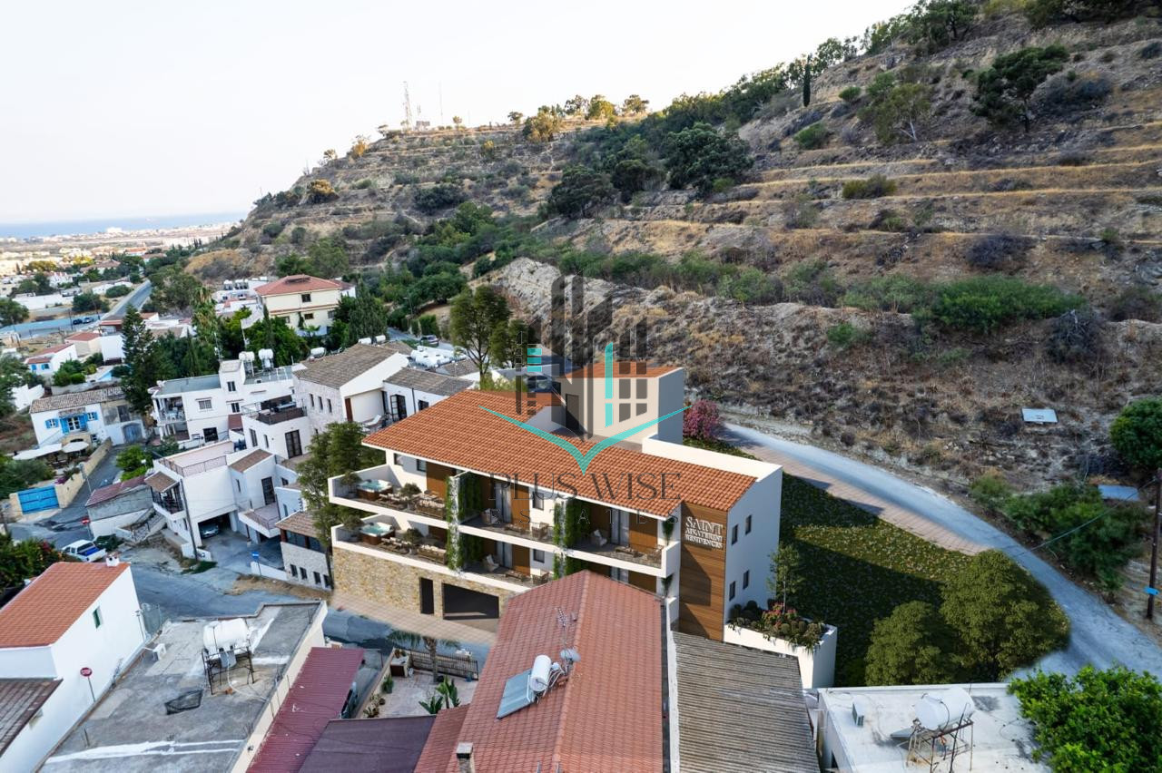 Apartment in Oroklini - Image 2