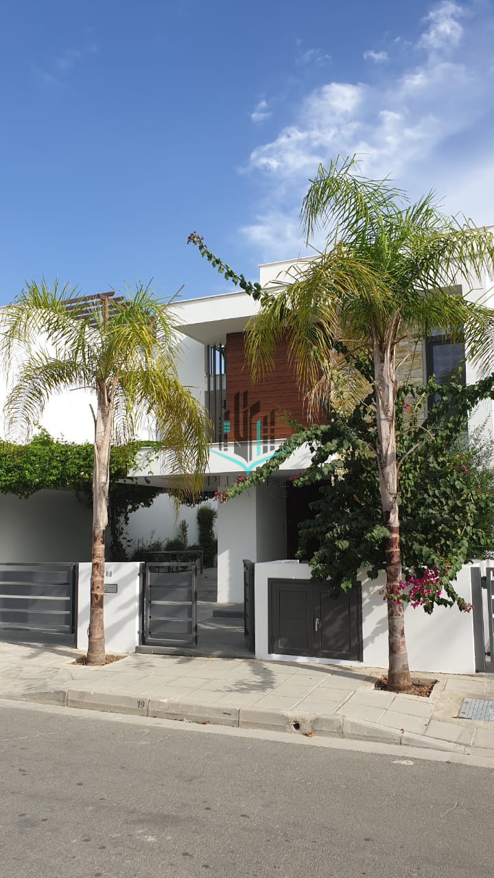 Villa in Pyla - view 1