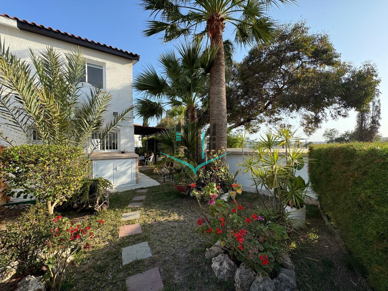 Villa in Meneou - view 1