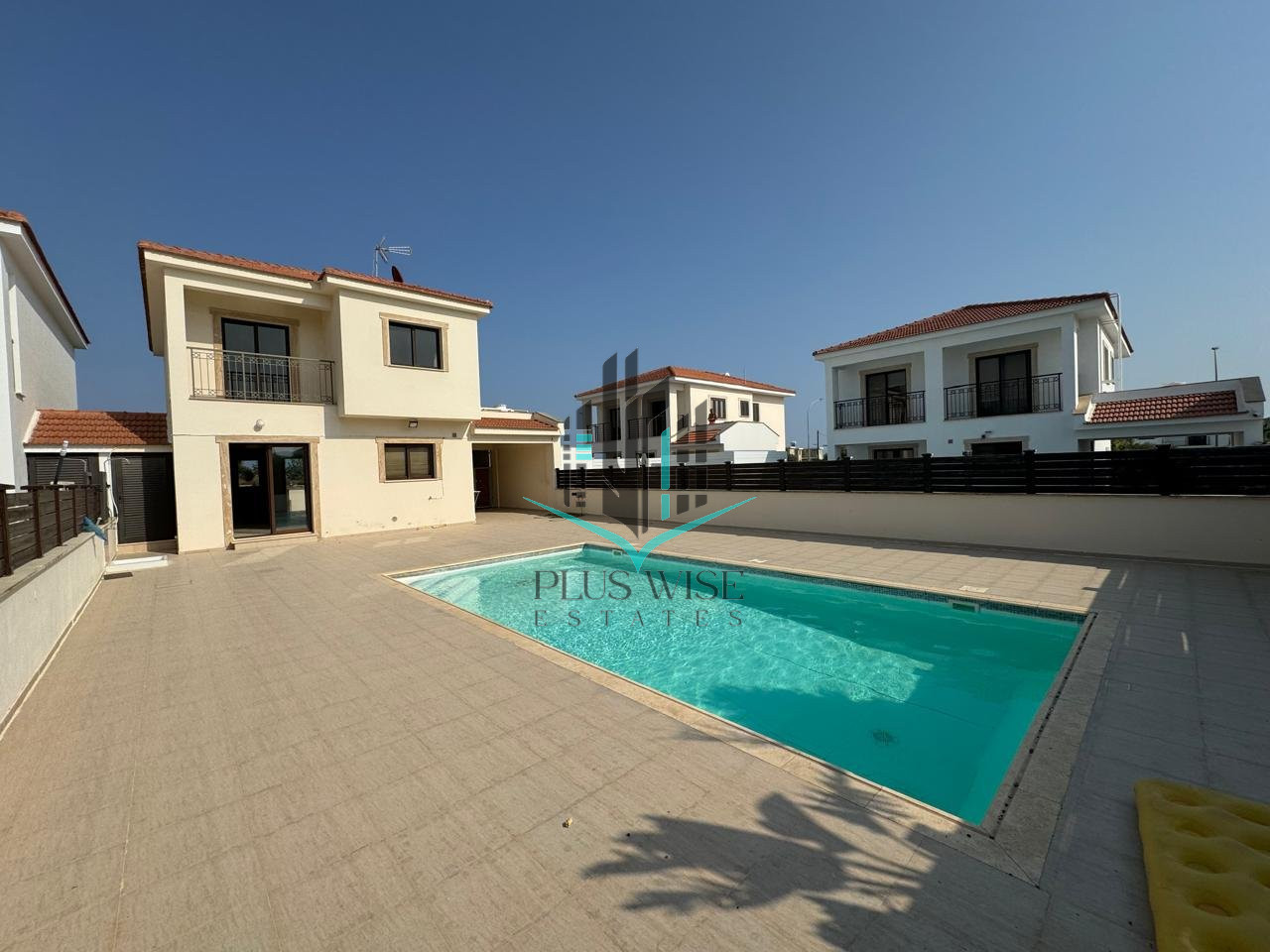 Villa in Pyla - Image 3