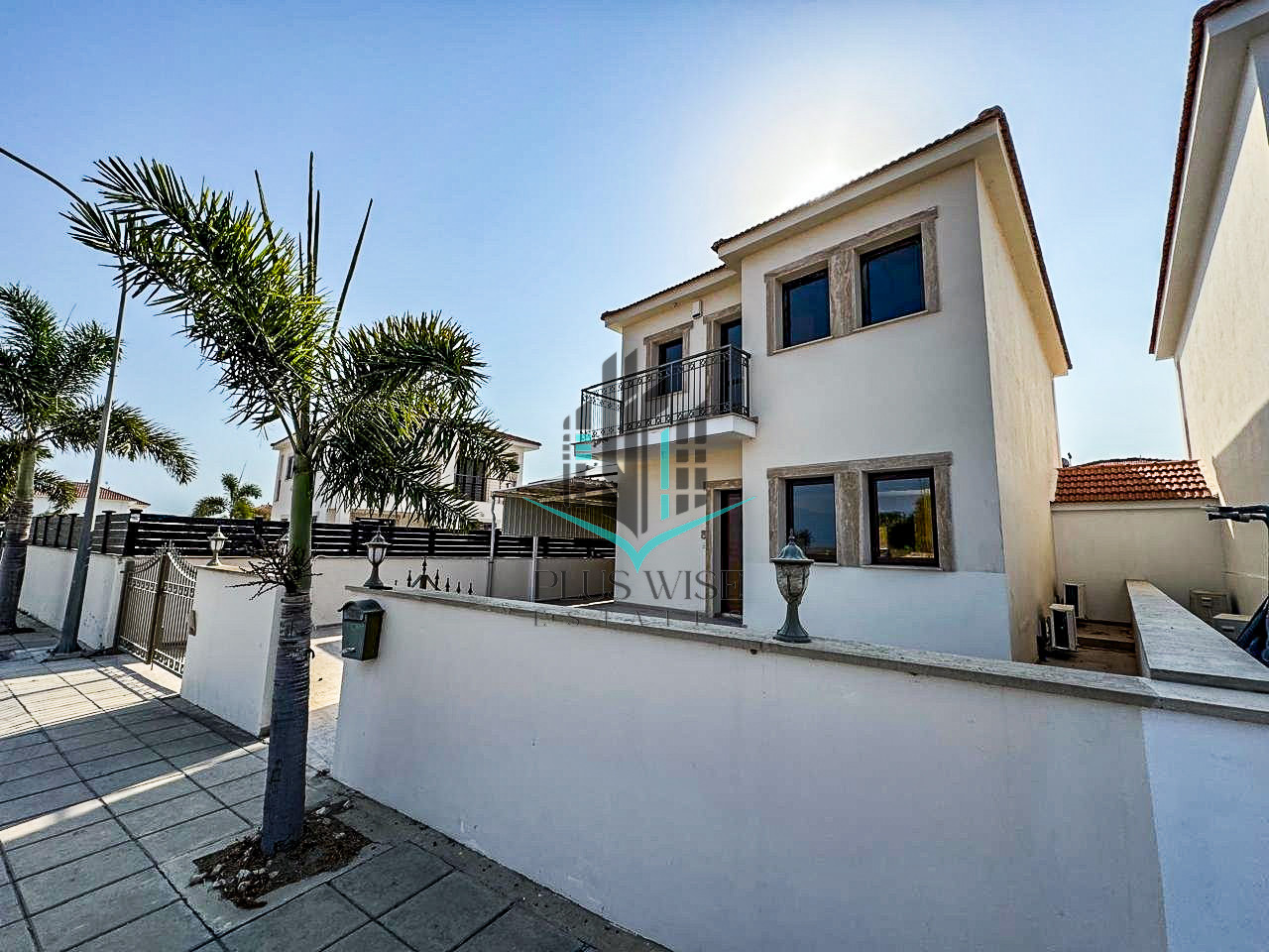 Villa in Pyla - view 1