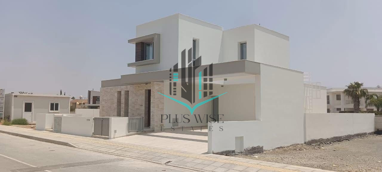 Villa in Oroklini - Image 2