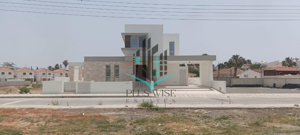 Villa in Oroklini - Image 3