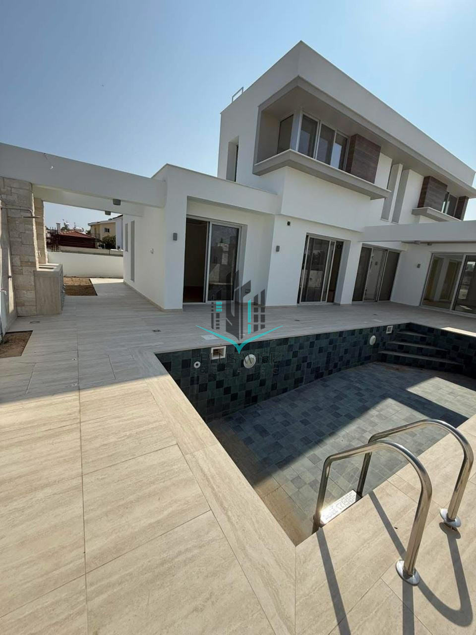 Villa in Oroklini - Image 4