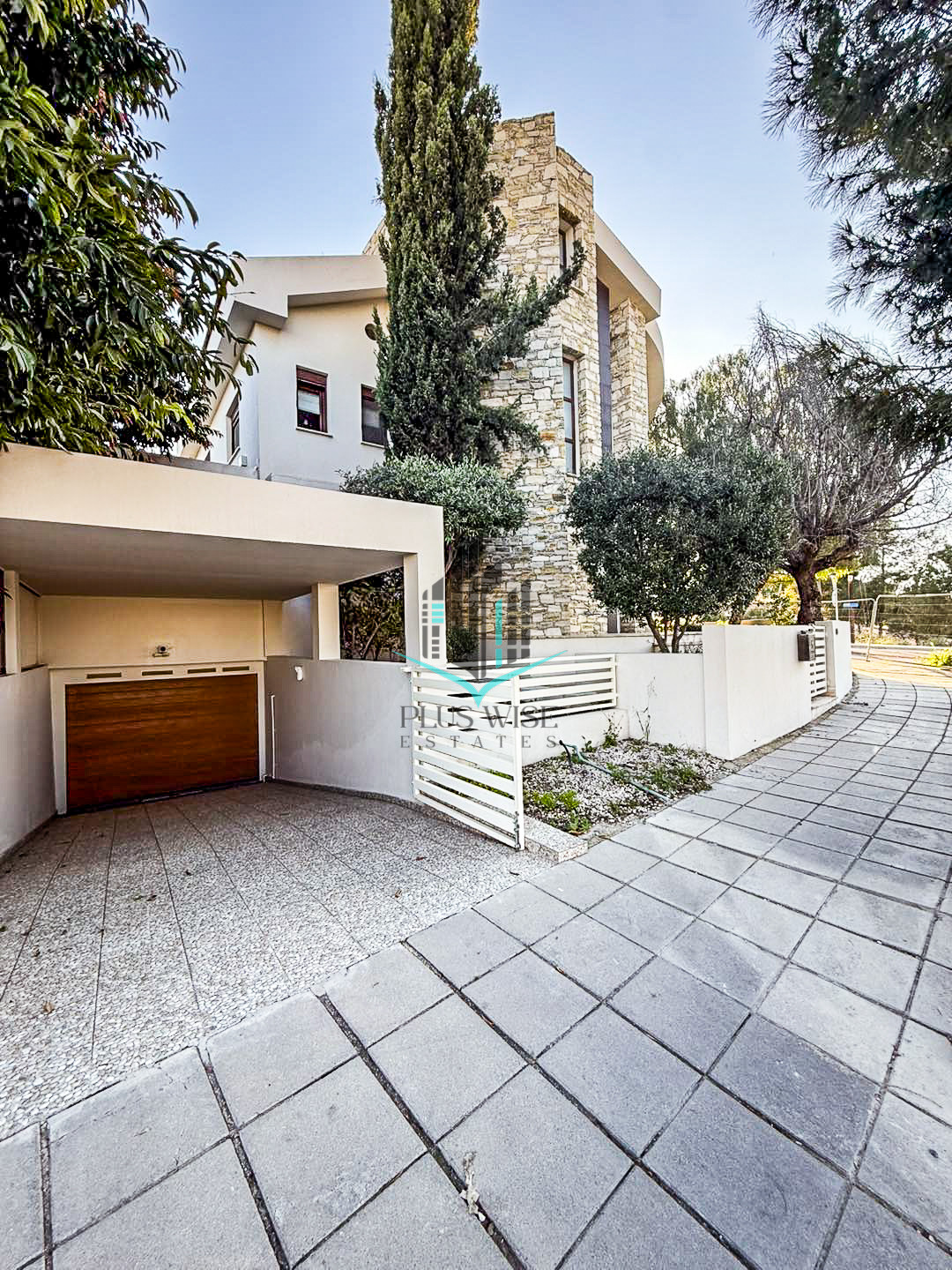 Villa in Apostolos Loukas - Image 2