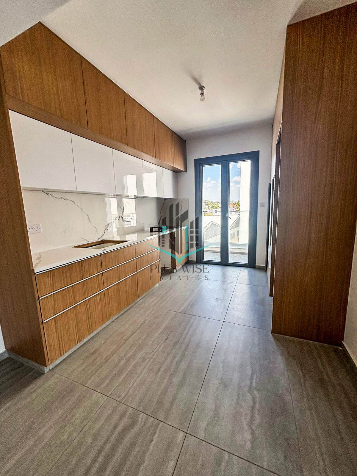 Apartment in Apostolos Loukas - Image 2