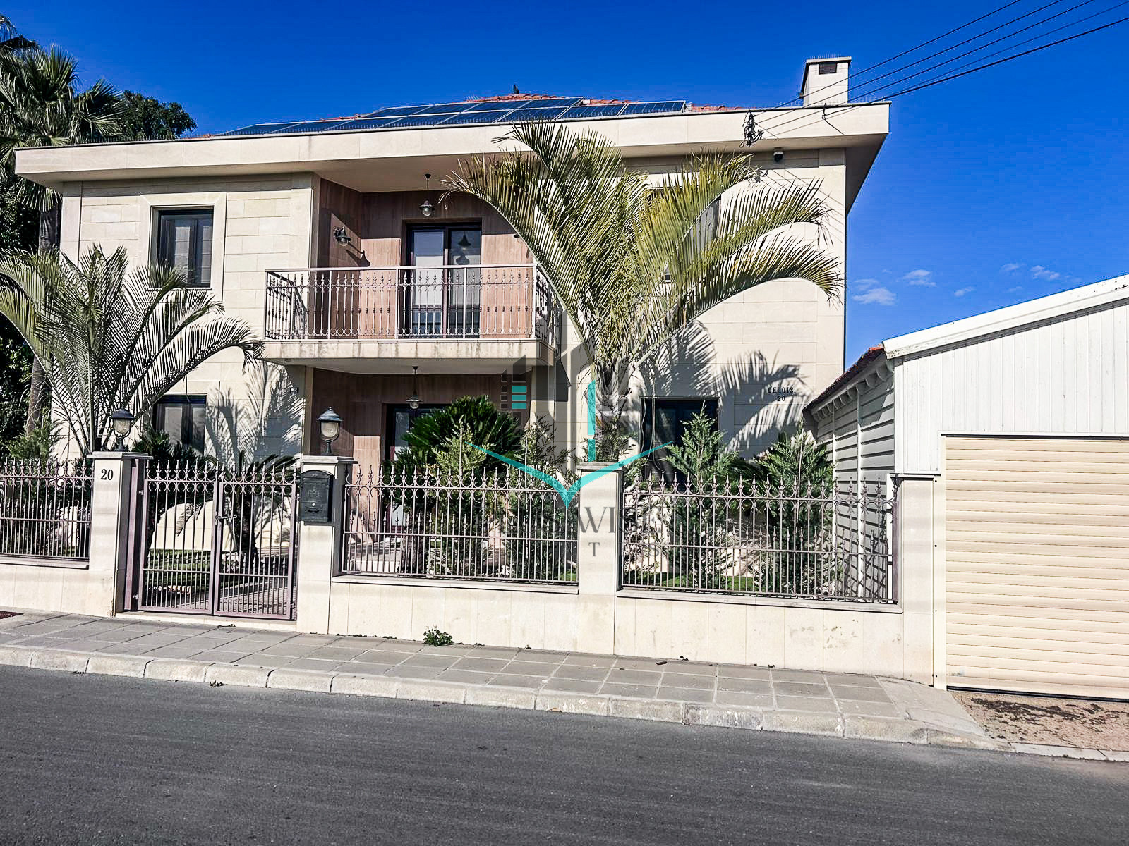 Villa in Larnaka - view 1