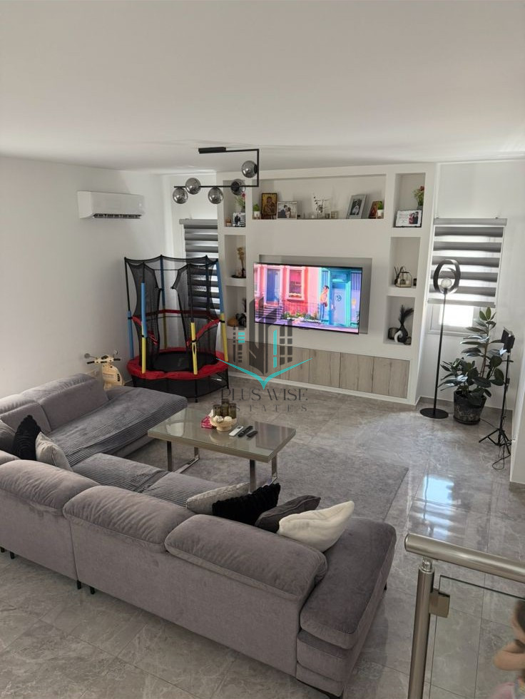 Villa in Kiti - Image 2