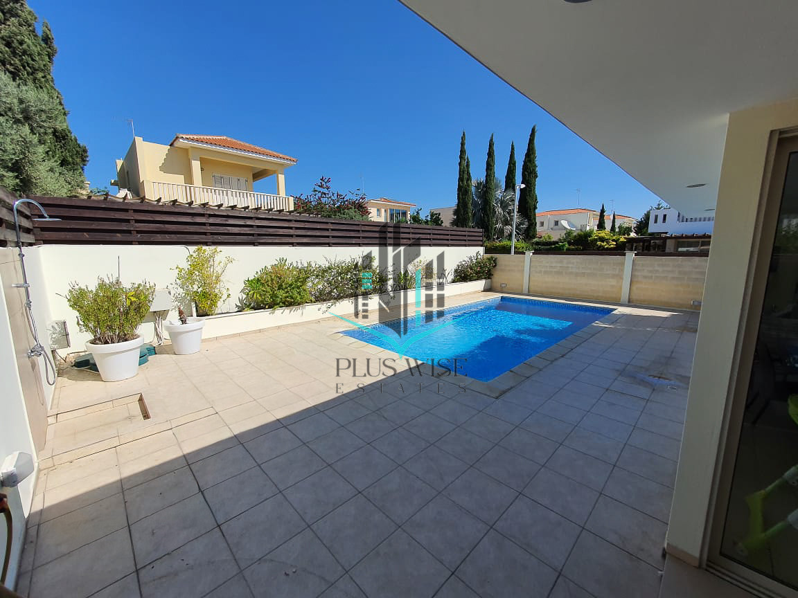 Villa in Pyla - Image 3