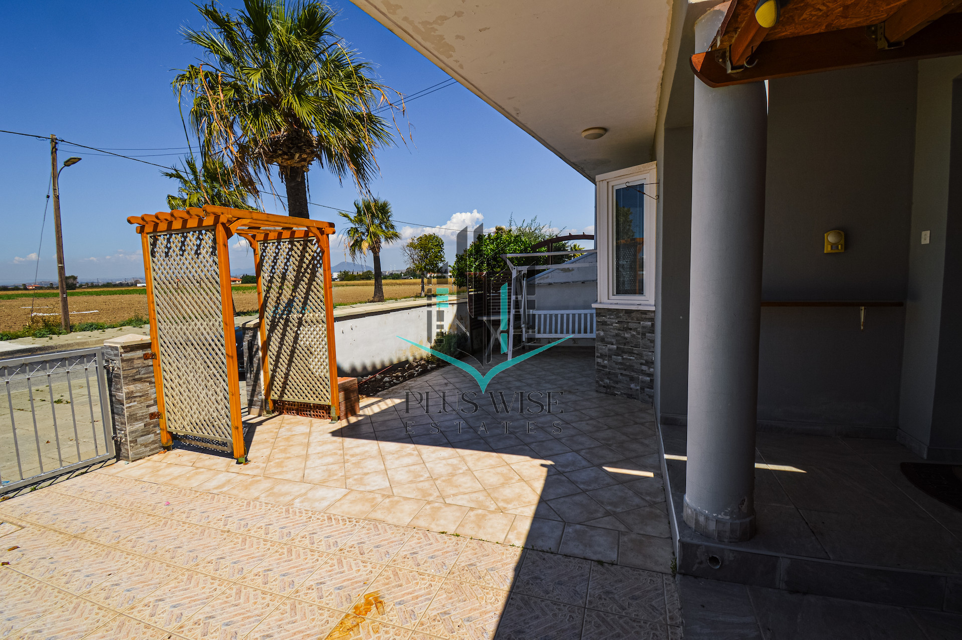 Villa in Perivolia - Image 2