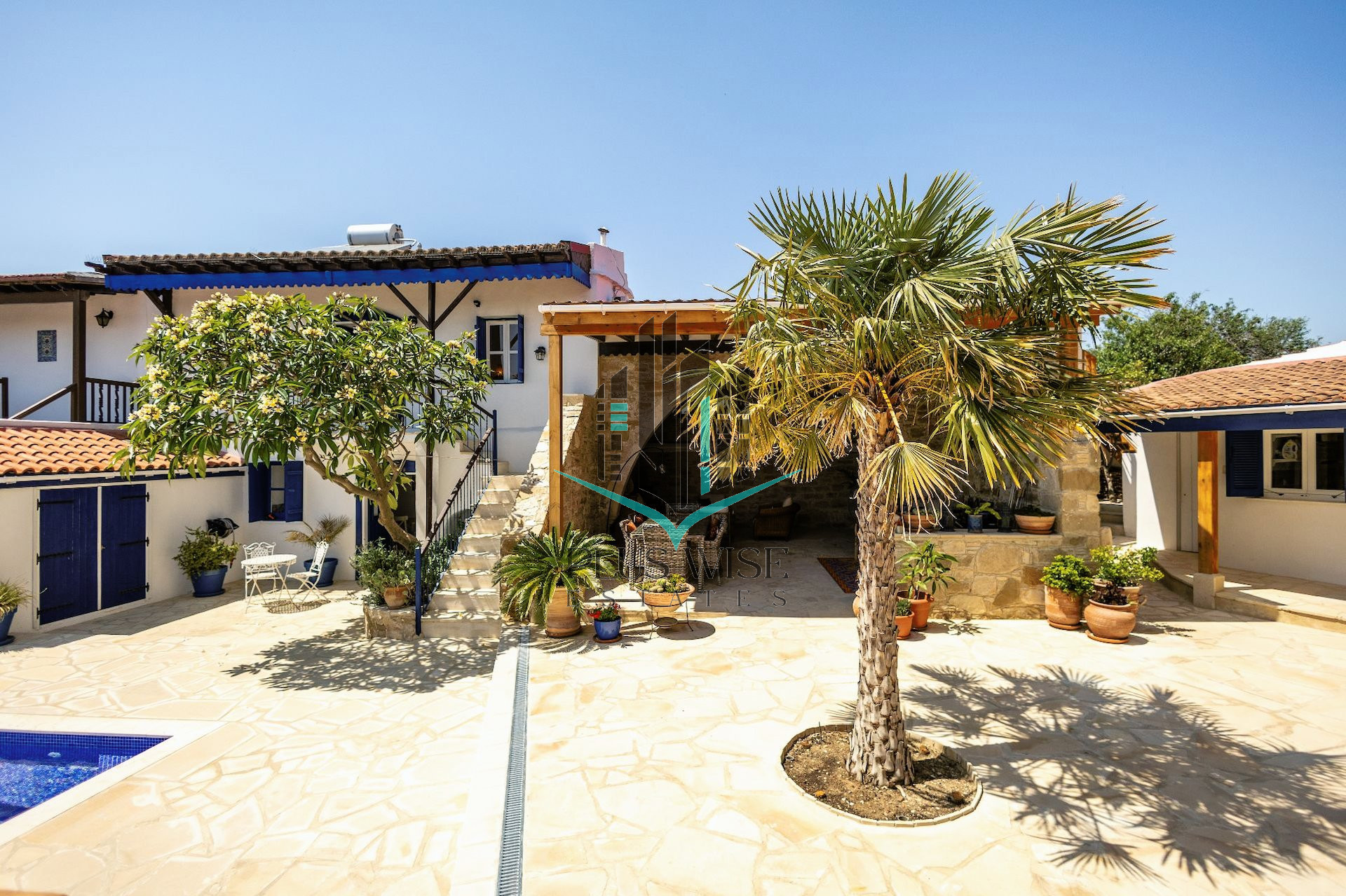 Villa in Maroni - view 1