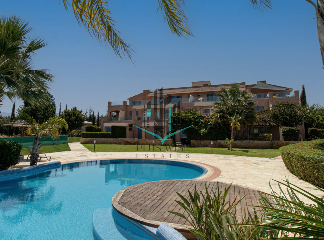 House in Agia Marina - Image 4