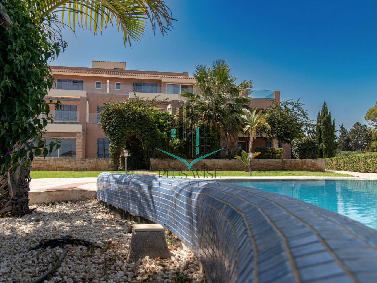 House in Agia Marina - Image 3