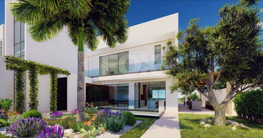 Spacious four bedroom detached house with Pool in Latchi