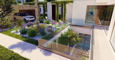 Spacious four bedroom detached house with Pool in Latchi