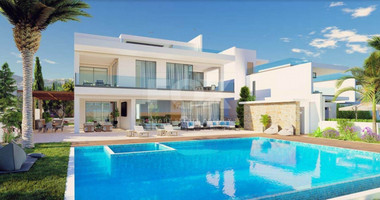 Spacious four bedroom detached house with Pool in Latchi