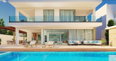 Spacious four bedroom detached house with Pool in Latchi