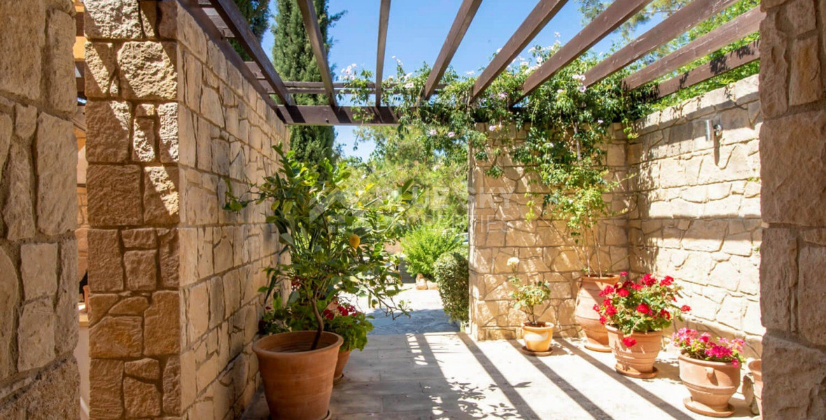 Luxury Sea-View three bedroom Villa for Sale in Aphrodite Hills – Large Plot, Private Pool & Elegant Design