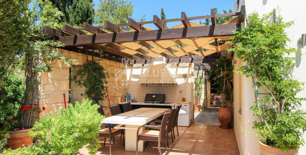 Luxury Sea-View three bedroom Villa for Sale in Aphrodite Hills – Large Plot, Private Pool & Elegant Design