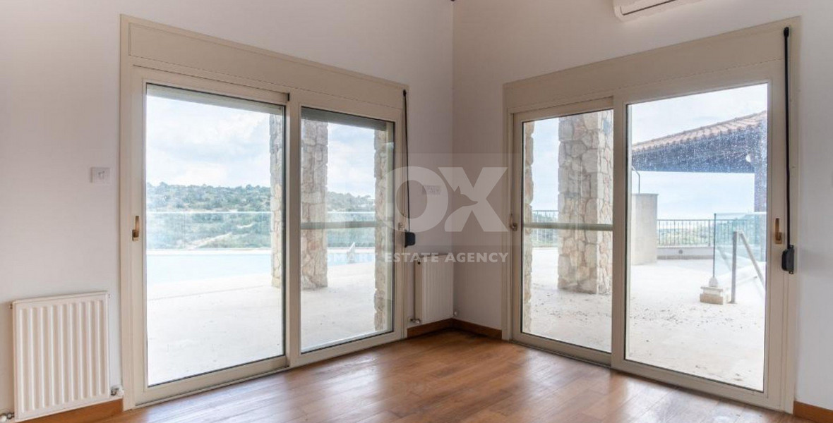 Luxury three Bedroom Villa with Swimming Pool for Sale in Neo Chorio