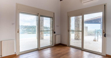 Luxury three Bedroom Villa with Swimming Pool for Sale in Neo Chorio