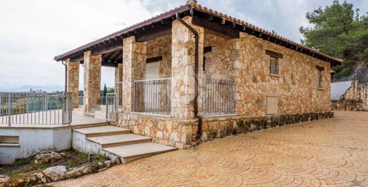 Luxury three Bedroom Villa with Swimming Pool for Sale in Neo Chorio