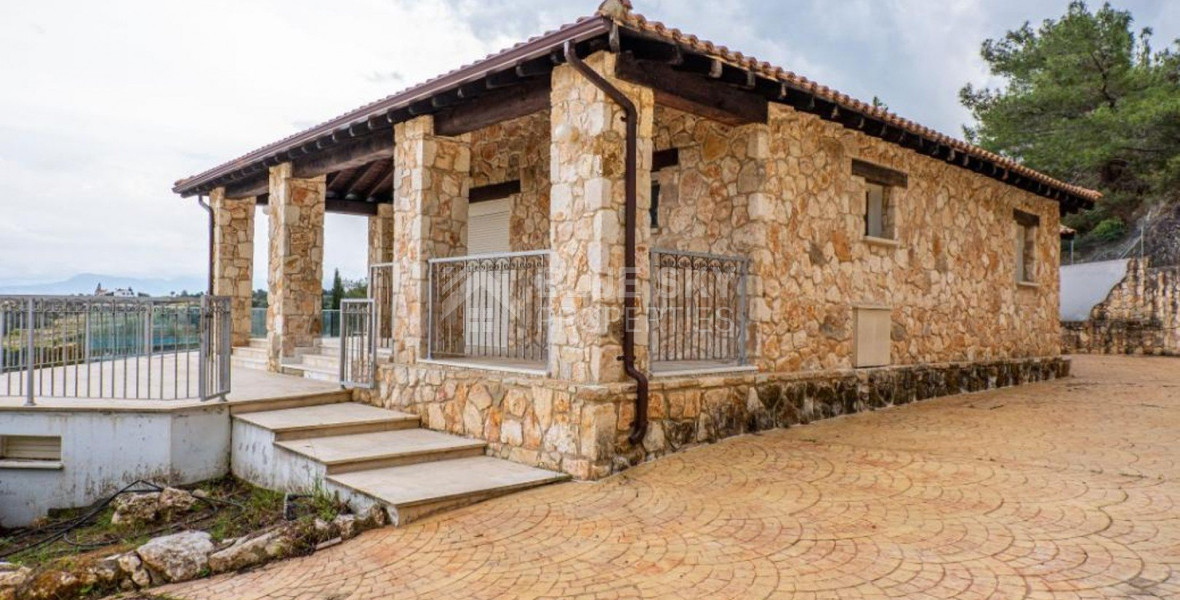 Luxury three Bedroom Villa with Swimming Pool for Sale in Neo Chorio