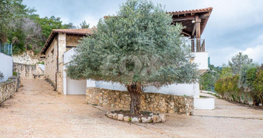 Luxury three Bedroom Villa with Swimming Pool for Sale in Neo Chorio