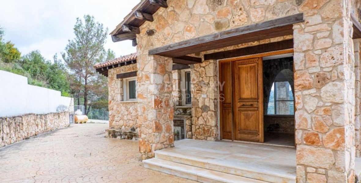 Luxury three Bedroom Villa with Swimming Pool for Sale in Neo Chorio