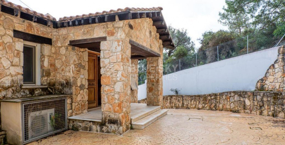 Luxury three Bedroom Villa with Swimming Pool for Sale in Neo Chorio