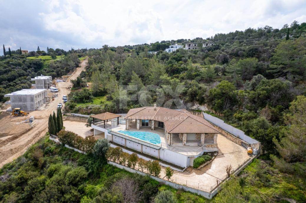 Luxury three Bedroom Villa with Swimming Pool for Sale in Neo Chorio