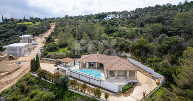 Luxury three Bedroom Villa with Swimming Pool for Sale in Neo Chorio