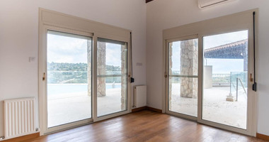 Luxury three Bedroom Villa with Swimming Pool for Sale in Neo Chorio