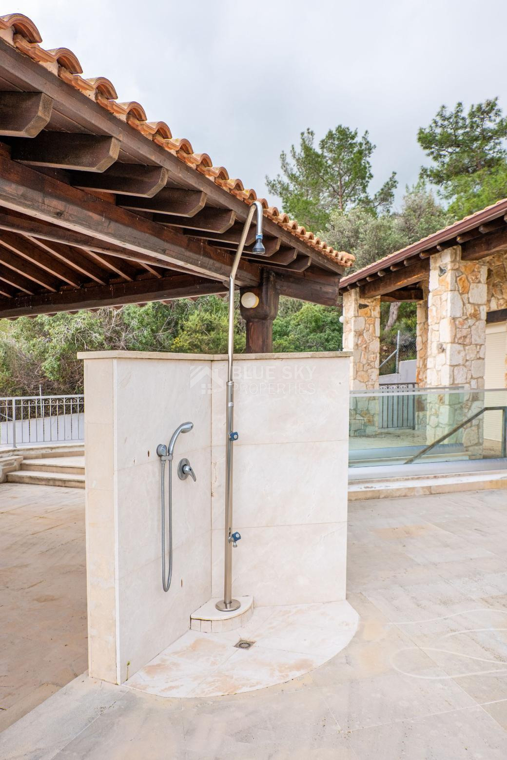 Luxury three Bedroom Villa with Swimming Pool for Sale in Neo Chorio