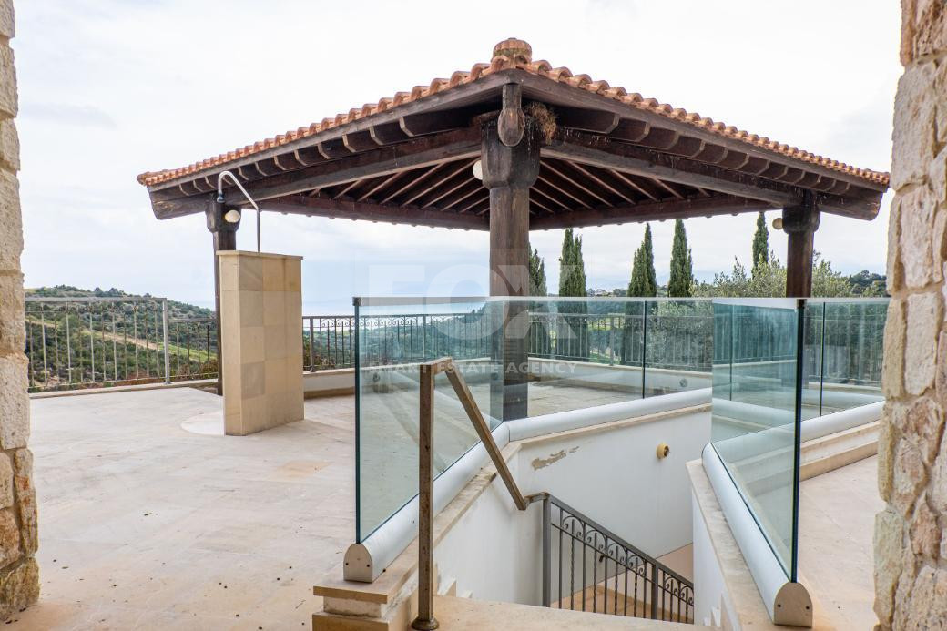 Luxury three Bedroom Villa with Swimming Pool for Sale in Neo Chorio