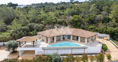 Luxury three Bedroom Villa with Swimming Pool for Sale in Neo Chorio