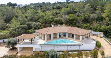 Luxury three Bedroom Villa with Swimming Pool for Sale in Neo Chorio