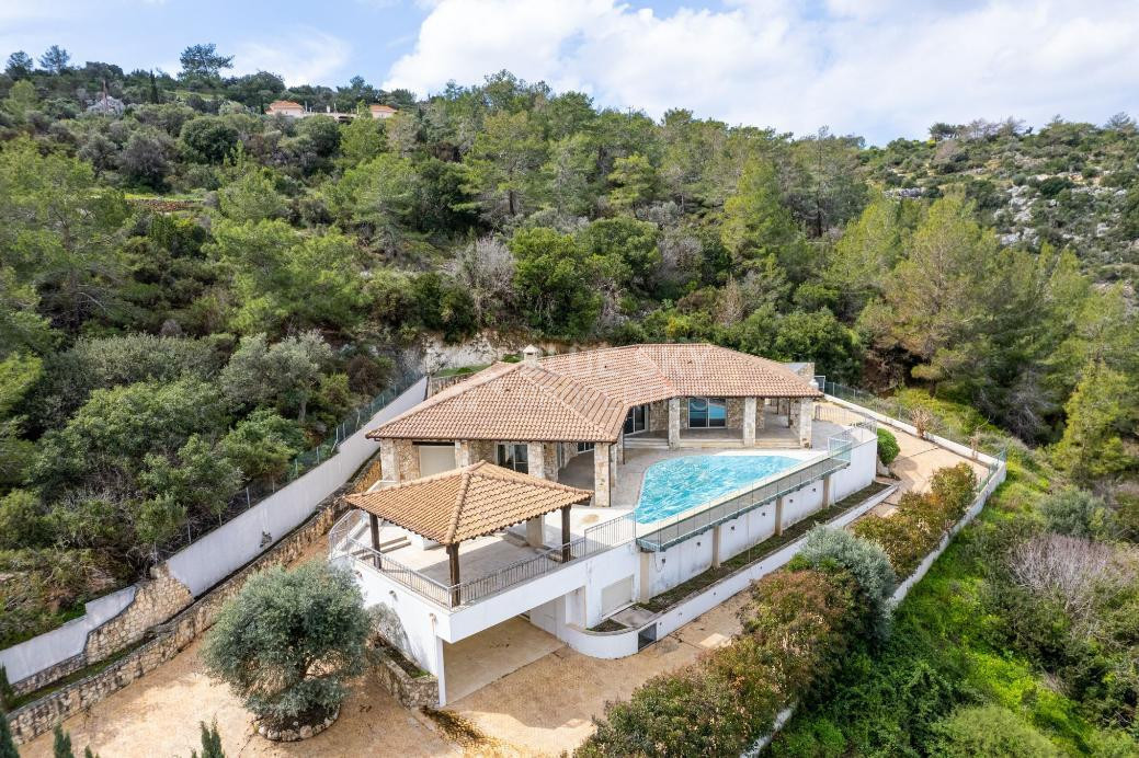 Luxury three Bedroom Villa with Swimming Pool for Sale in Neo Chorio