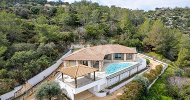 Luxury three Bedroom Villa with Swimming Pool for Sale in Neo Chorio