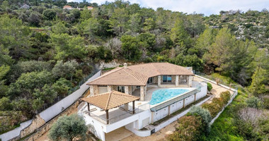 Luxury three Bedroom Villa with Swimming Pool for Sale in Neo Chorio