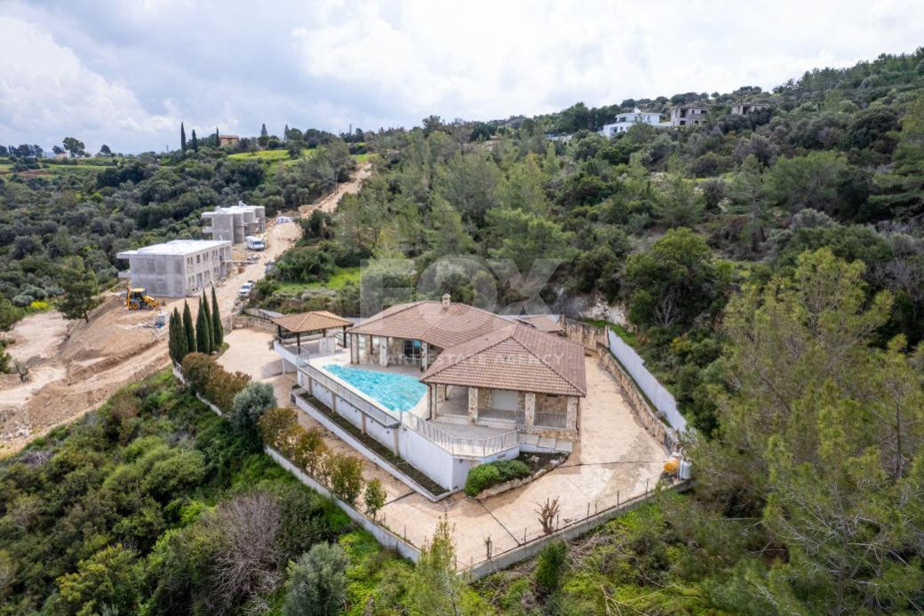 Luxury three Bedroom Villa with Swimming Pool for Sale in Neo Chorio