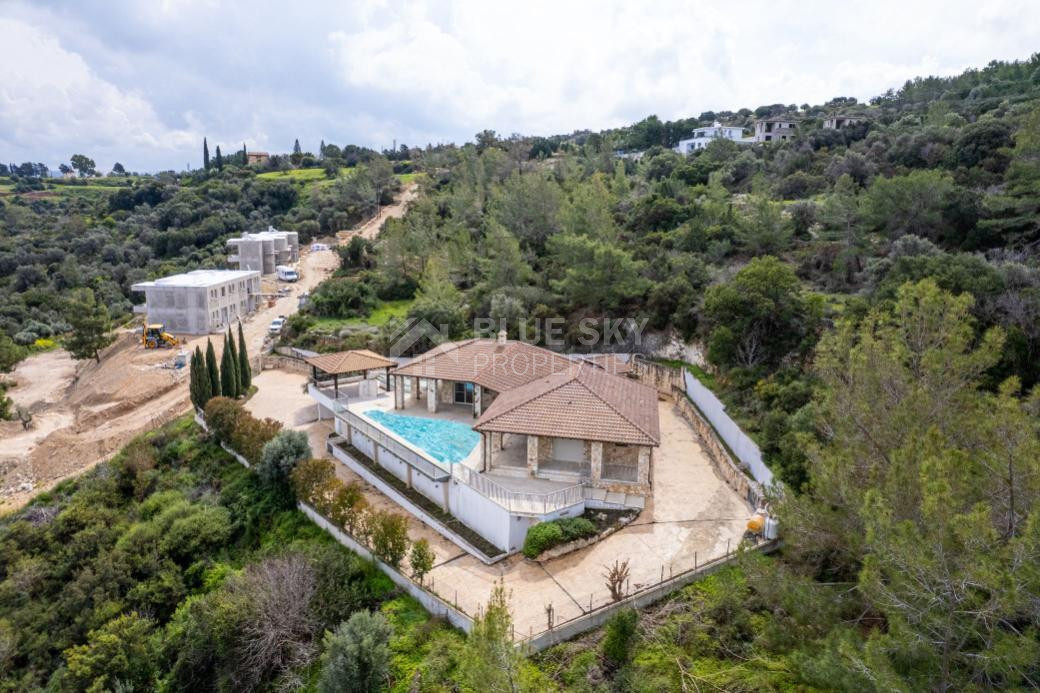 Luxury three Bedroom Villa with Swimming Pool for Sale in Neo Chorio