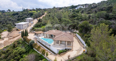 Luxury three Bedroom Villa with Swimming Pool for Sale in Neo Chorio