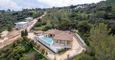 Luxury three Bedroom Villa with Swimming Pool for Sale in Neo Chorio