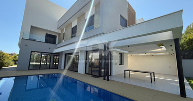 Five Bed House with swimming pool and landscaped garden for Rent In Agios Tychon Limassol