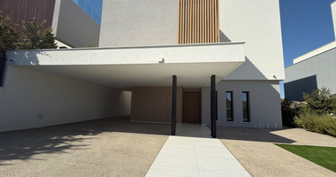 Five Bed House with swimming pool and landscaped garden for Rent In Agios Tychon Limassol