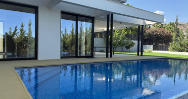 Five Bed House with swimming pool and landscaped garden for Rent In Agios Tychon Limassol