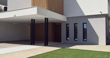 Five Bed House with swimming pool and landscaped garden for Rent In Agios Tychon Limassol